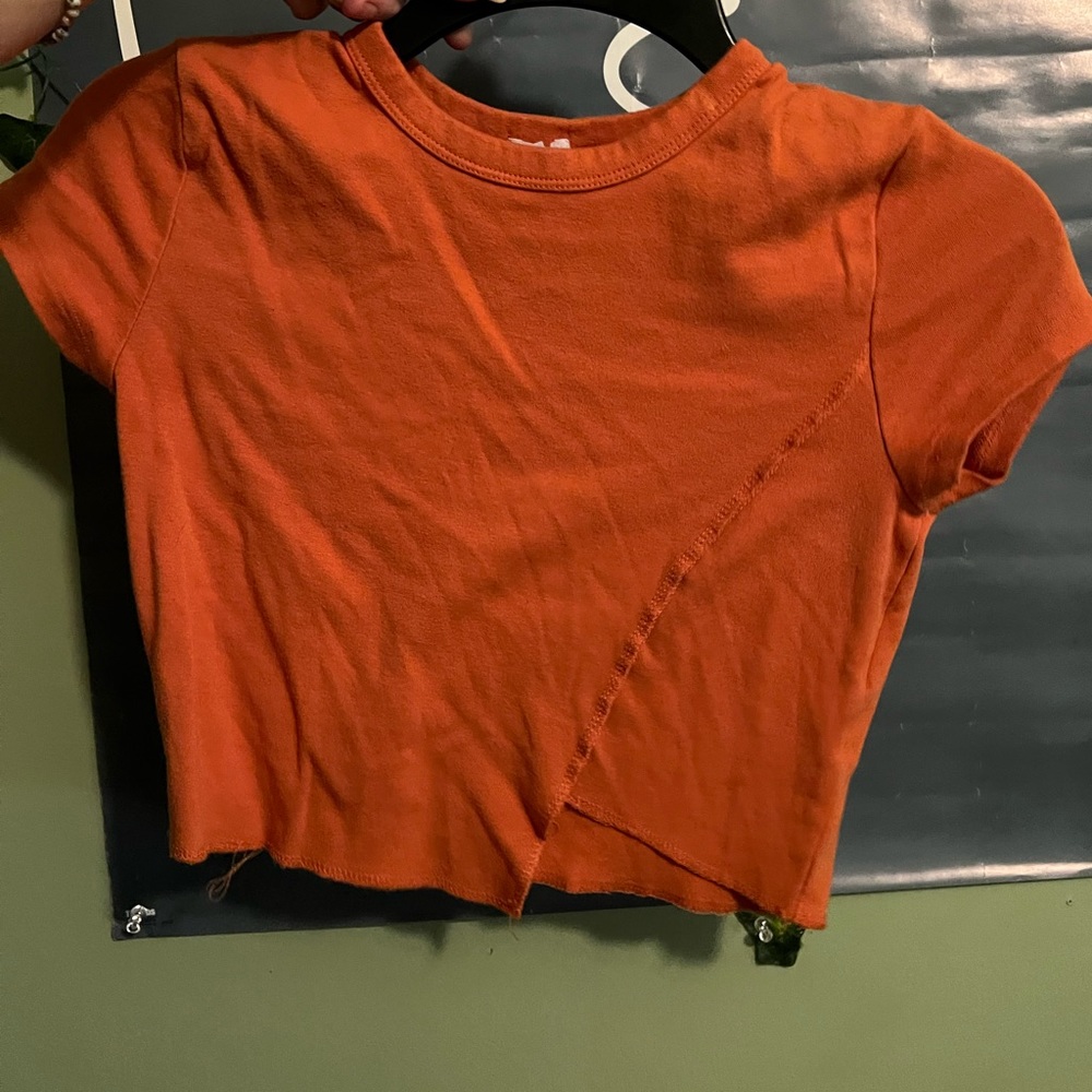 Cropped contrast stitch tee